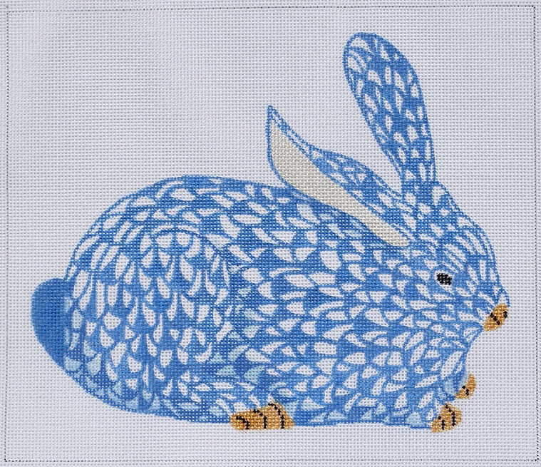Herend-inspired Crouching Fishnet Bunny – blue w/ gold (facing right)