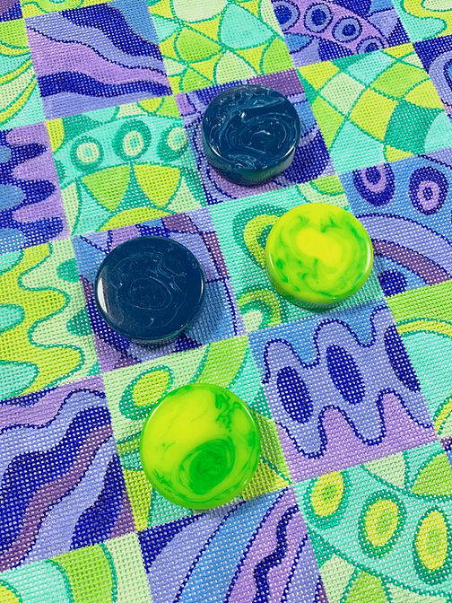 Accessory Set for Checkers Board CHB-05 – lime & royal blue (32 marbleized checkers)