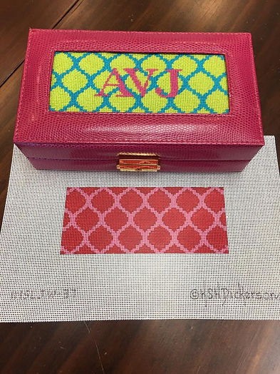 Jewelry Box/Wallet Insert – Quatrefoils – lime on cobalt