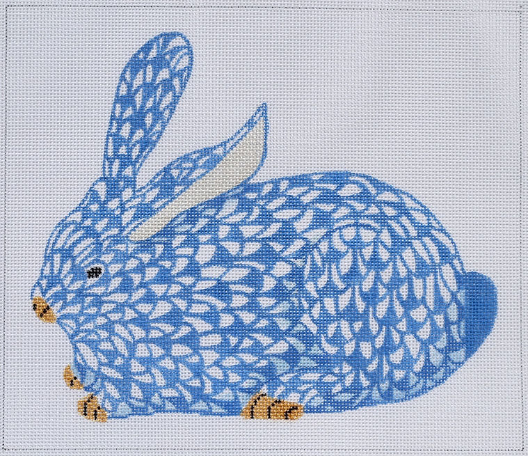 Herend-inspired Crouching Fishnet Bunny – blue w/ gold (facing left)