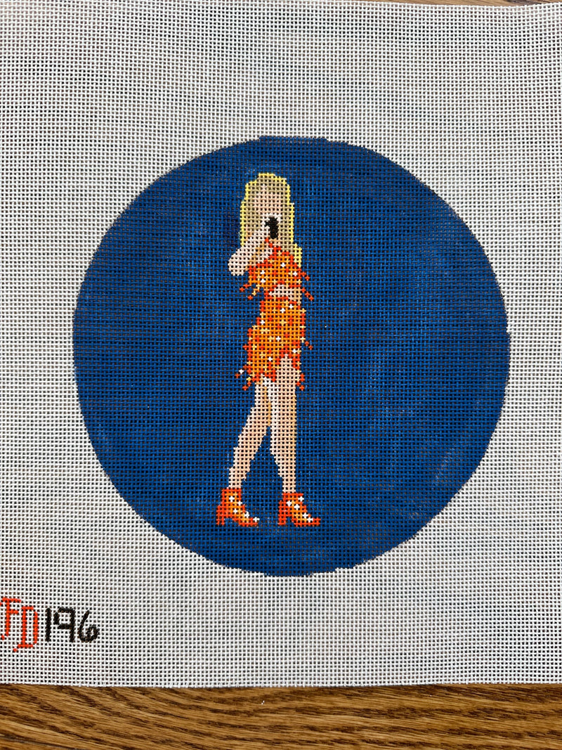 Taylor in Orange round