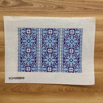 Hearts Medallion Clutch - Blue/White