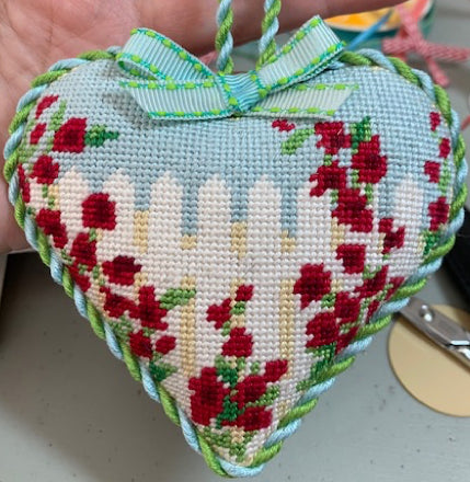 Mini Heart – Rose Picket Fence